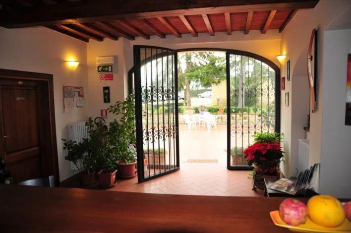 Bed and Breakfast Casale Dei Cento Acri Florencia Exterior foto